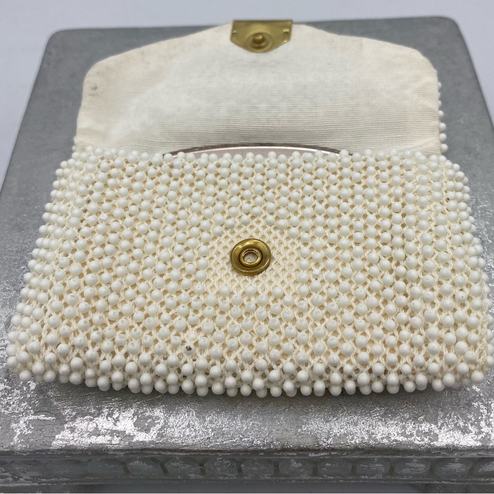 Vintage 1960s Lumared Petite Bead White Beaded Snap Lock Pouch With Mirror - Picture 2 of 10